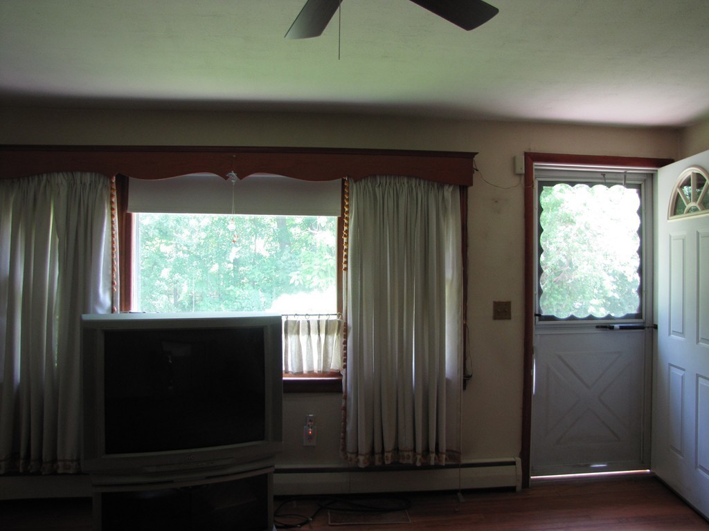 48 Ivanhoe Street Springfield, MA 01109 - Photo 7 of 16 Gallery Image 7