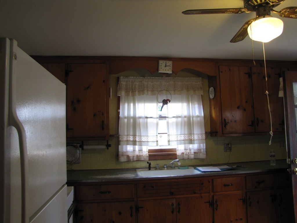 48 Ivanhoe Street Springfield, MA 01109 - Photo 10 of 16 Gallery Image 10