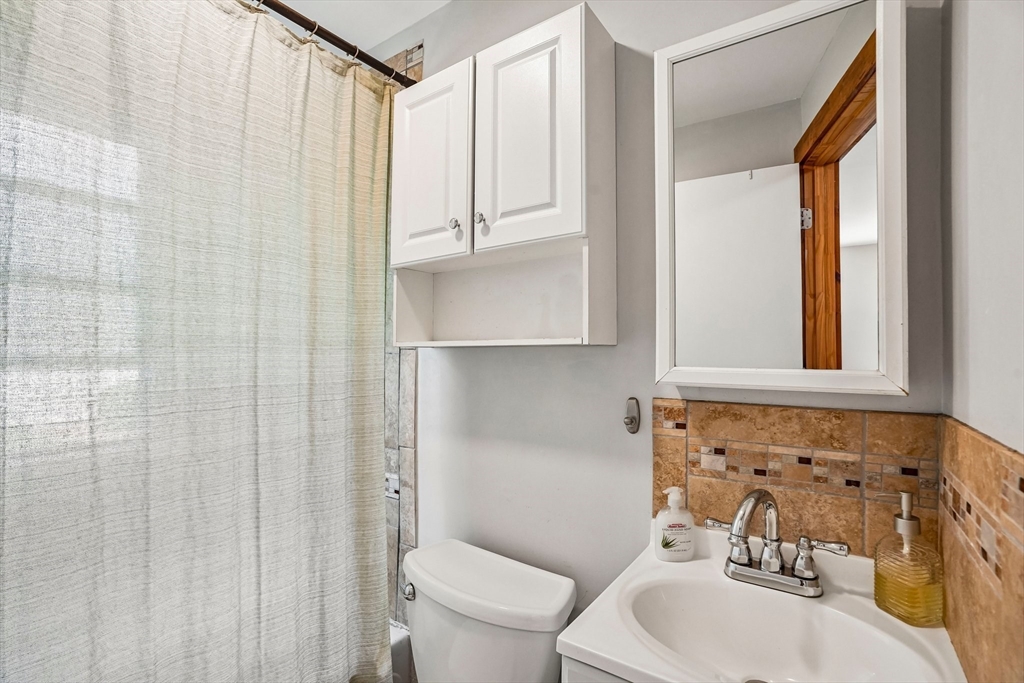 10 Standish Street Worcester, MA 01604 - Photo 10 of 27