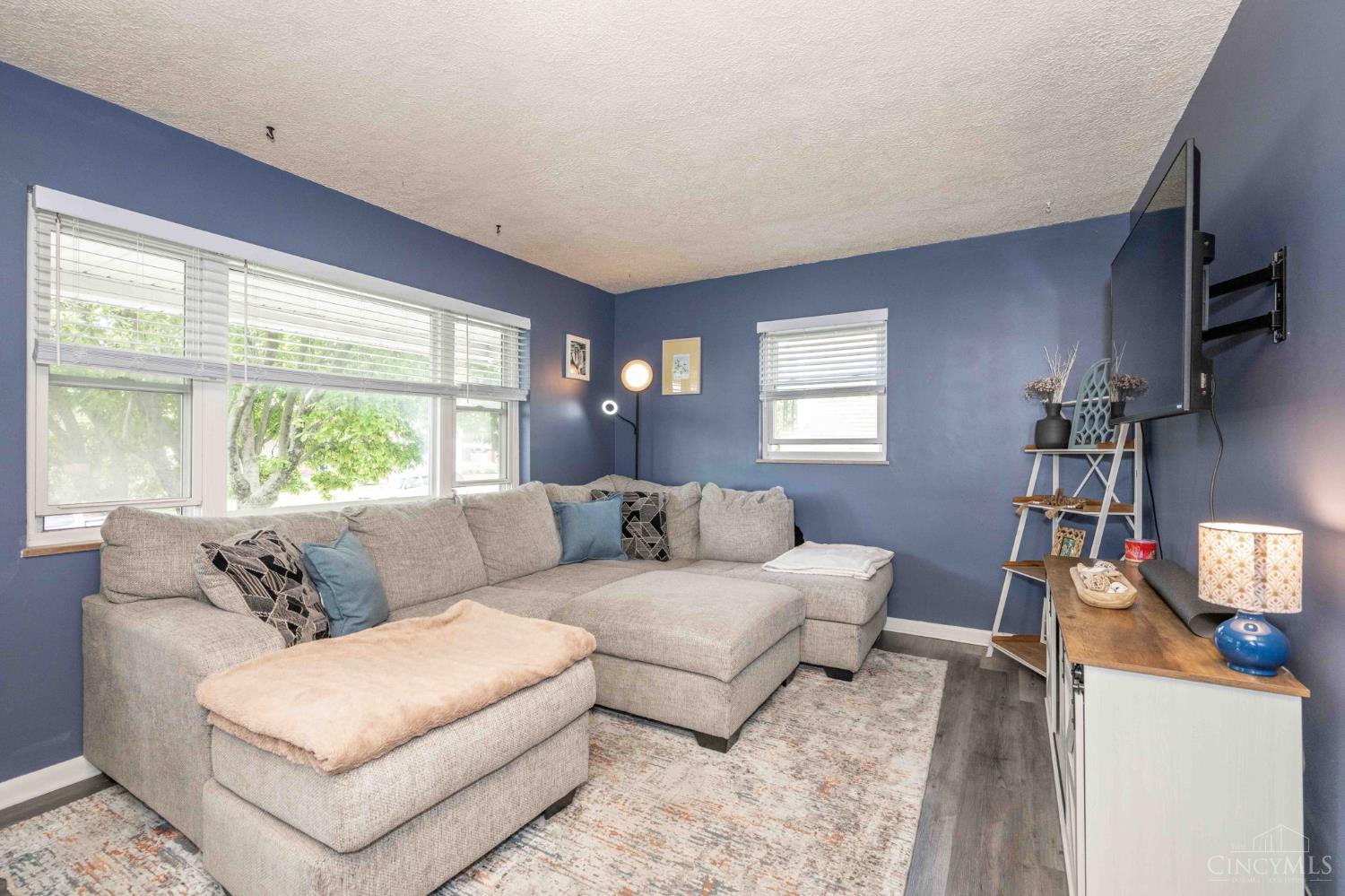 5542 Lawrence Road Cincinnati, OH 45248 - Photo 19 of 32