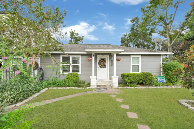 a view of house that has a yard