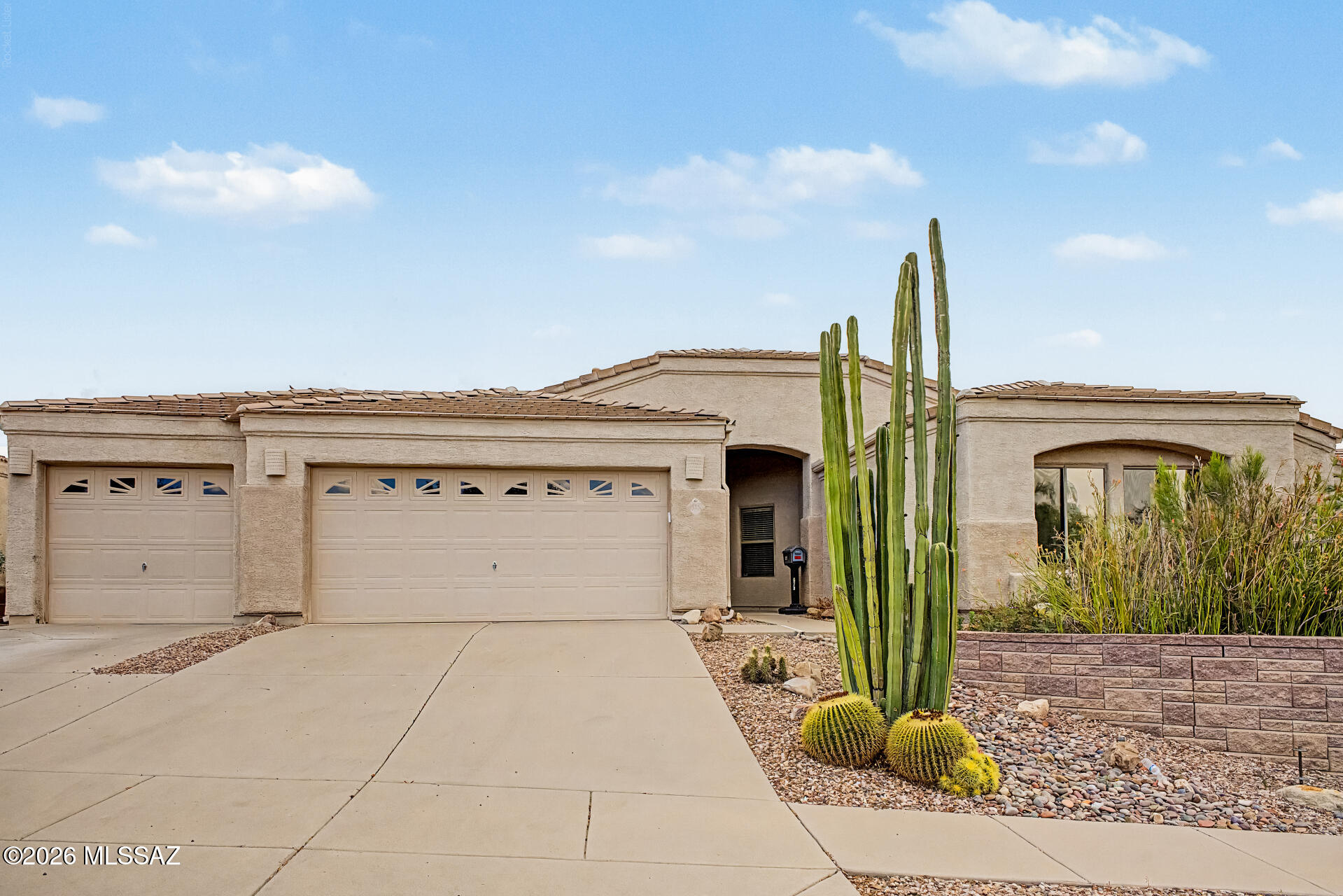 573 West Silvertip Road Oro Valley, AZ 85737 - Photo 2 of 32