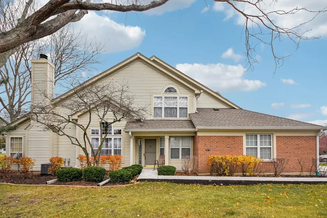 $329,900 | 1668 Chatsford Court, Unit 1, Bartlett, IL 60103