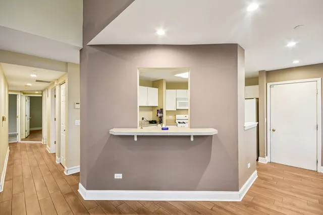 $329,900 | 1668 Chatsford Court, Unit 1, Bartlett, IL 60103