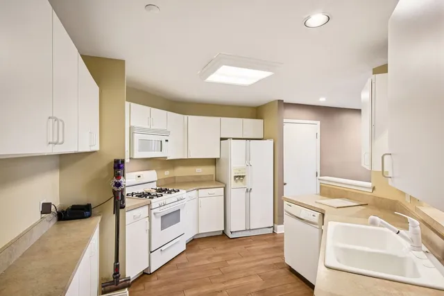 $329,900 | 1668 Chatsford Court, Unit 1, Bartlett, IL 60103