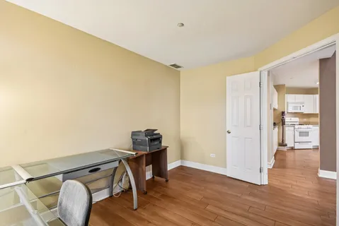 $329,900 | 1668 Chatsford Court, Unit 1, Bartlett, IL 60103