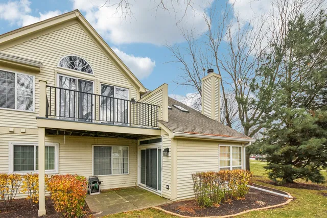 $329,900 | 1668 Chatsford Court, Unit 1, Bartlett, IL 60103