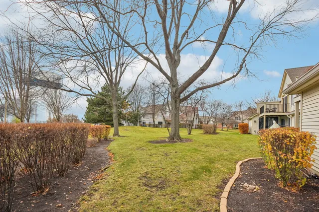 $329,900 | 1668 Chatsford Court, Unit 1, Bartlett, IL 60103