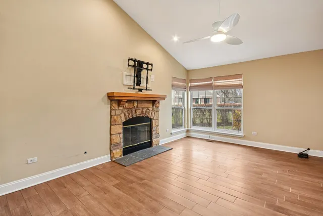 $329,900 | 1668 Chatsford Court, Unit 1, Bartlett, IL 60103