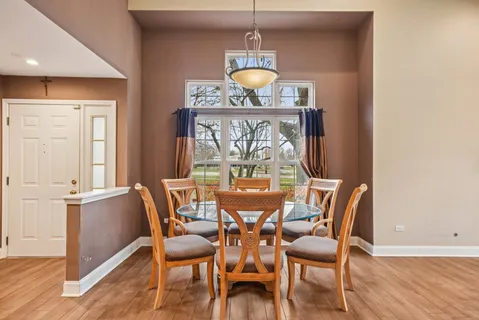 $329,900 | 1668 Chatsford Court, Unit 1, Bartlett, IL 60103