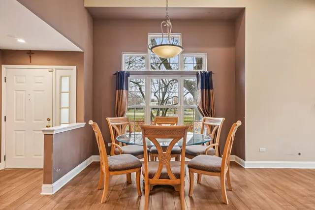 $329,900 | 1668 Chatsford Court, Unit 1, Bartlett, IL 60103