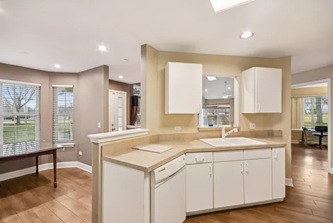 $329,900 | 1668 Chatsford Court, Unit 1, Bartlett, IL 60103