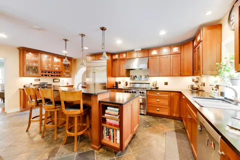 $899,000 | 124 Lockerbie Lane, Wilmette, IL 60091