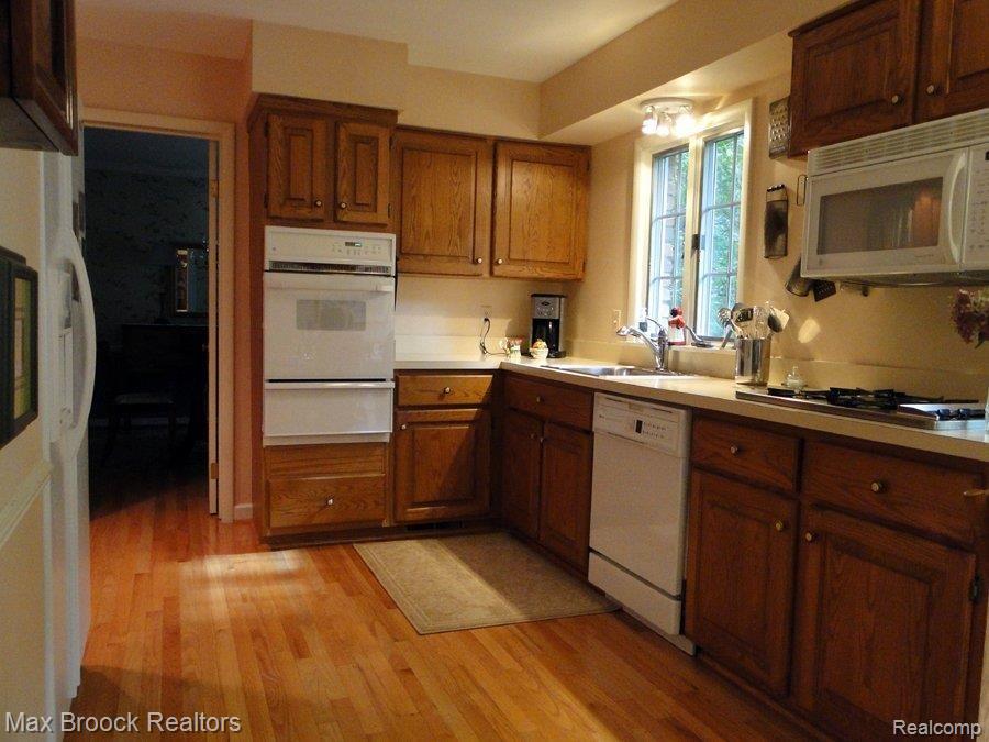 20015 Old Coach Road Franklin, MI 48025 - Photo 4 of 18 Kitchen