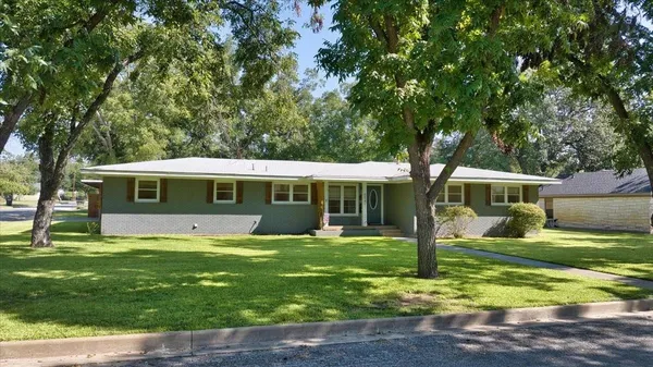 $260,000 | 604 West 15th Street, Brady, TX 76825