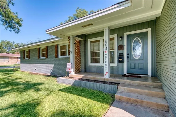 $260,000 | 604 West 15th Street, Brady, TX 76825