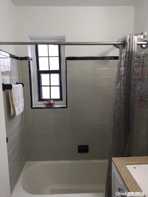 78-39 147th Street, Unit 1R Queens, NY 11367 - Photo 5 of 8 a bathroom with a shower and a bathtub