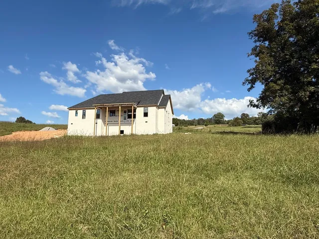 a view of a houses with a yard
