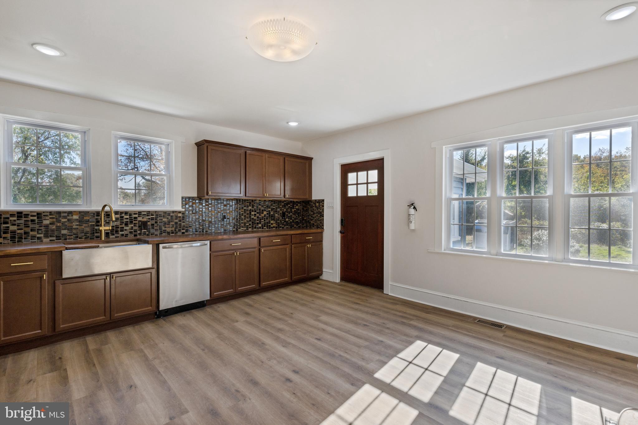 208 Vineyard Road Atco, NJ 08004 - Photo 2 of 41