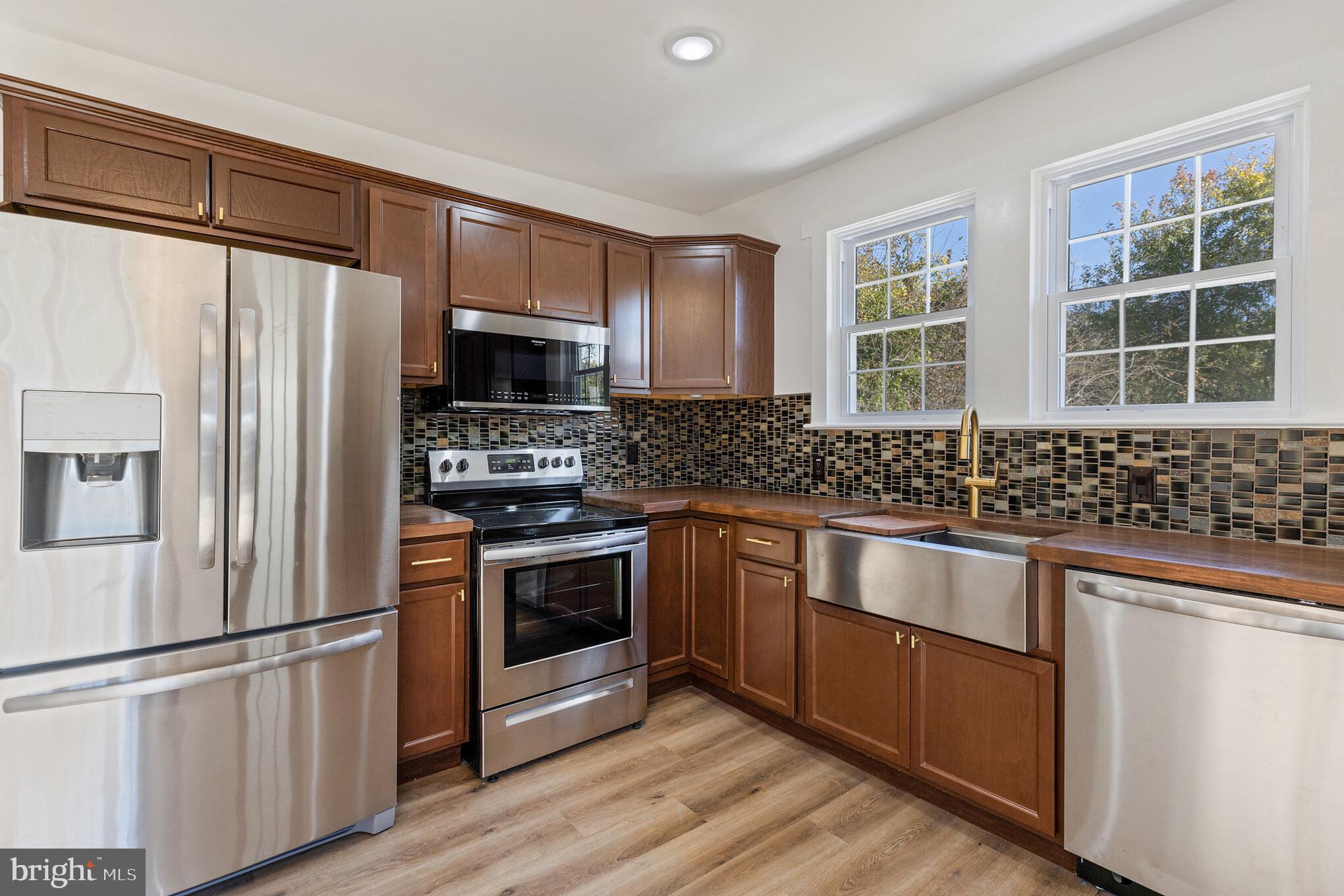 208 Vineyard Road Atco, NJ 08004 - Photo 3 of 41