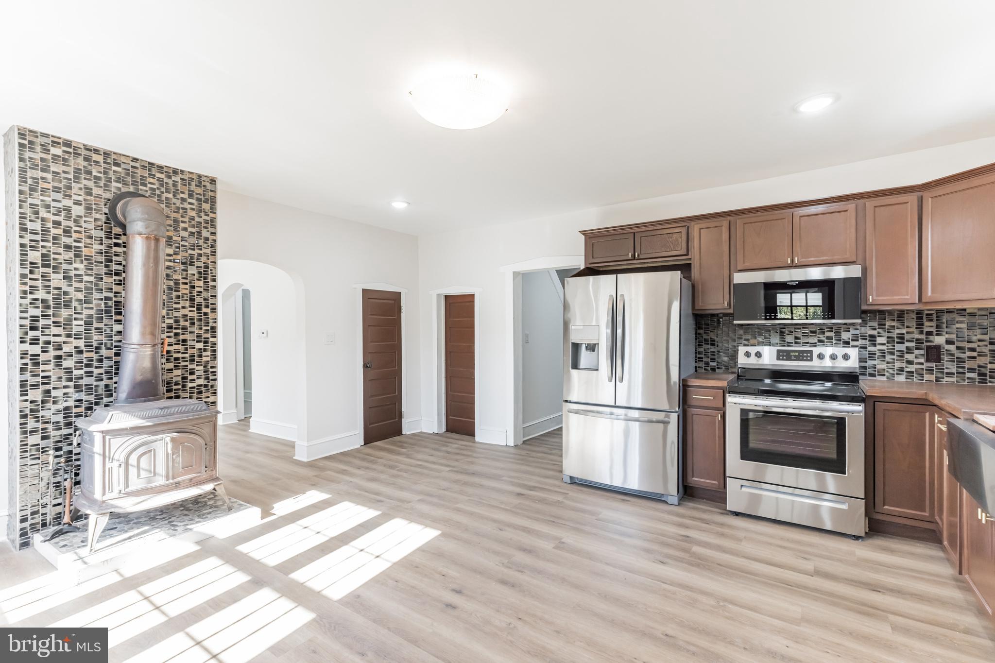 208 Vineyard Road Atco, NJ 08004 - Photo 4 of 41