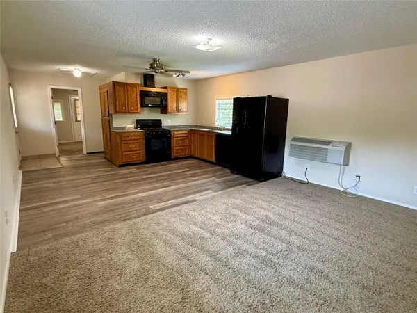 $1,100 | 17903 Strack Drive East, Unit GARAGE, Spring, TX 77379