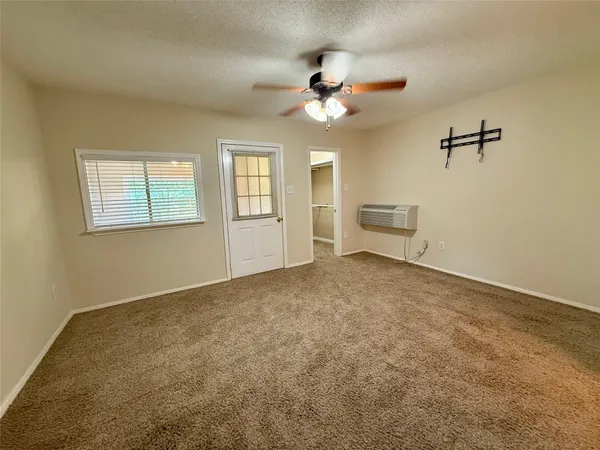 $1,100 | 17903 Strack Drive East, Unit GARAGE, Spring, TX 77379