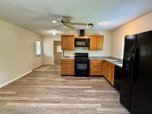$1,100 | 17903 Strack Drive East, Unit GARAGE, Spring, TX 77379