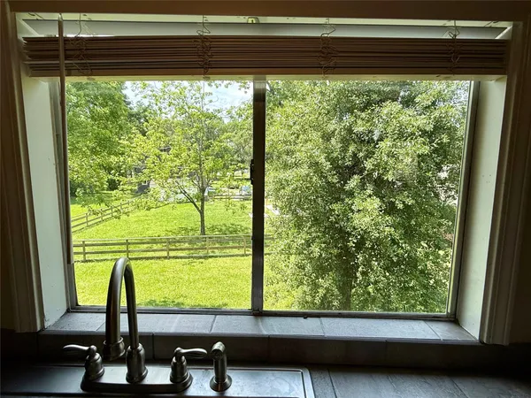 $1,100 | 17903 Strack Drive East, Unit GARAGE, Spring, TX 77379