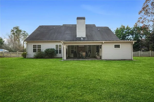 a view of a house with a yard