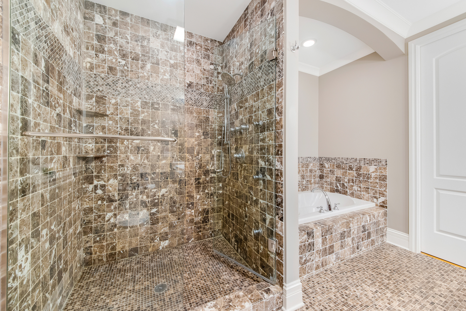 1238 West Jackson Boulevard, Unit 2W Chicago, IL 60607 - Photo 7 of 13 a bathroom with a shower