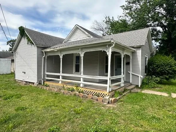 $89,900 | 627 West Cherry Street, Nevada, MO 64772