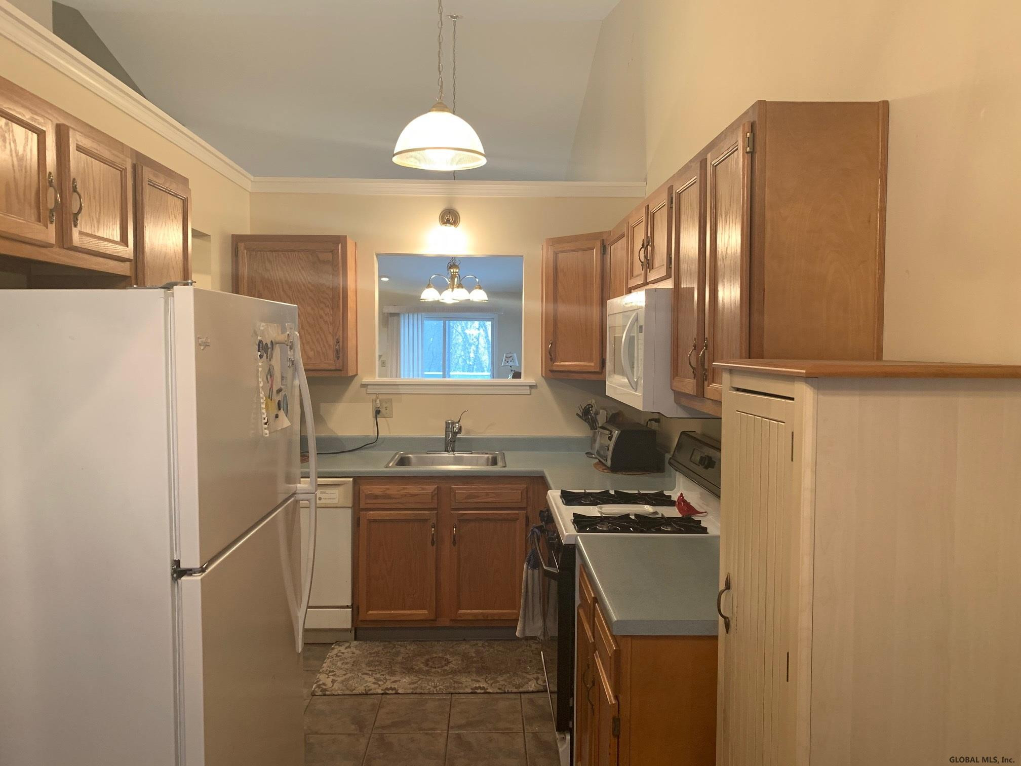 165 Harvard Road Colonie, NY 12189 - Photo 12 of 29 Photo 12