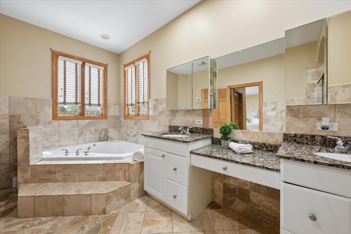 8317 Ballard Road Niles, IL 60714 - Photo 13 of 30