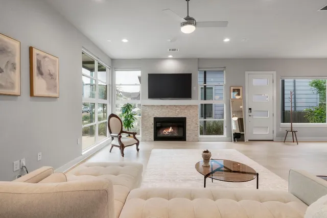 $3,400 | 6008 Florencia Lane, Austin, TX 78724