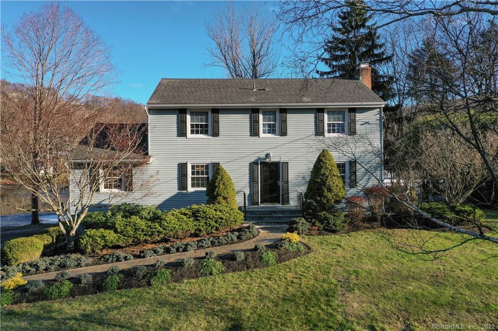 19 Lookout Point - Welcome Home to your lakefront home on a quiet culdesac.