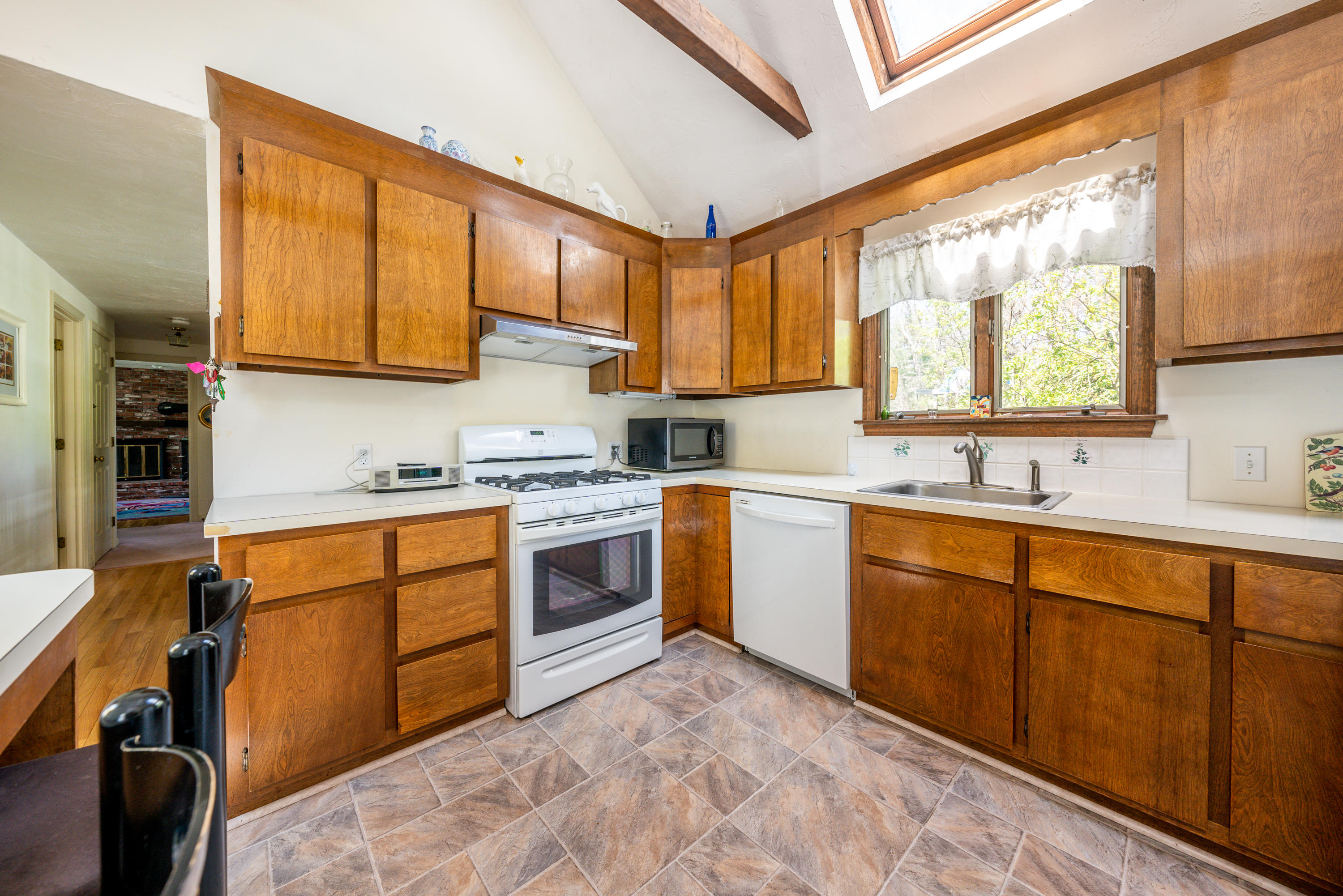 20 Thatcher Holway Road Marstons Mills, MA 02632 - Photo 3 of 23 kitchen2