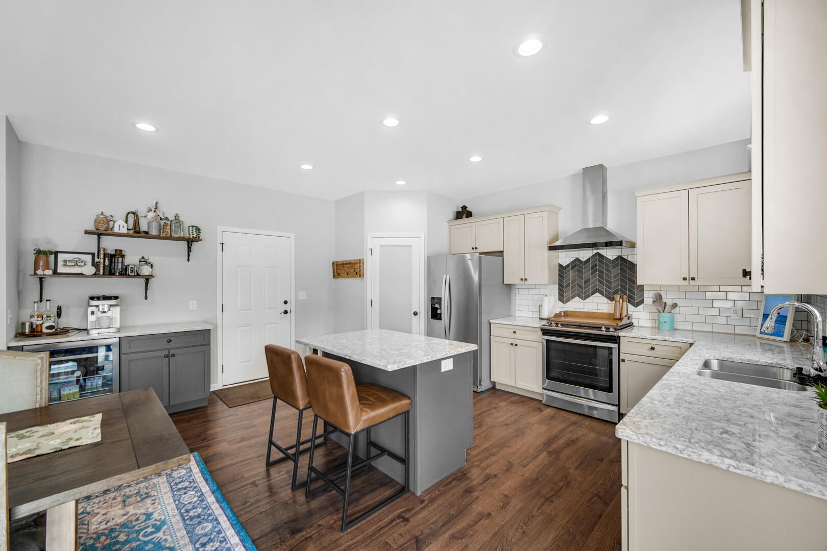 1761 Gurney Street Hobart, IN 46342 - Photo 6 of 21 1620x1080