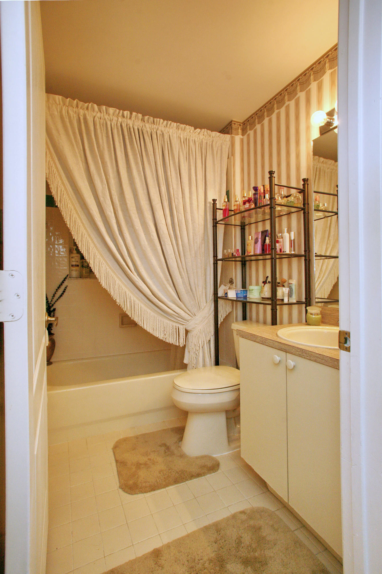 18027 Rhumba Way Boca Raton, FL 33496 - Photo 11 of 14 Second Bath