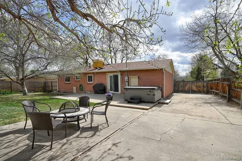 a view of a house with backyard and sitting area