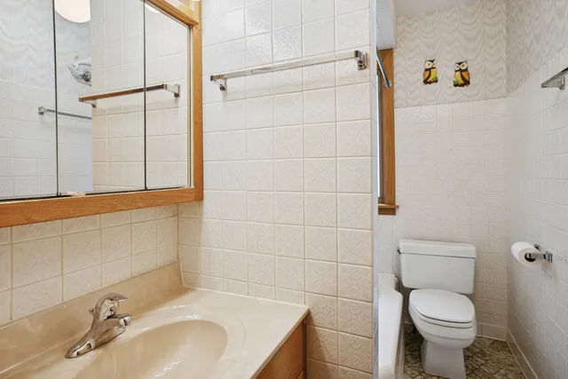 $279,977 | 2324 North 73rd Court, Elmwood Park, IL 60707