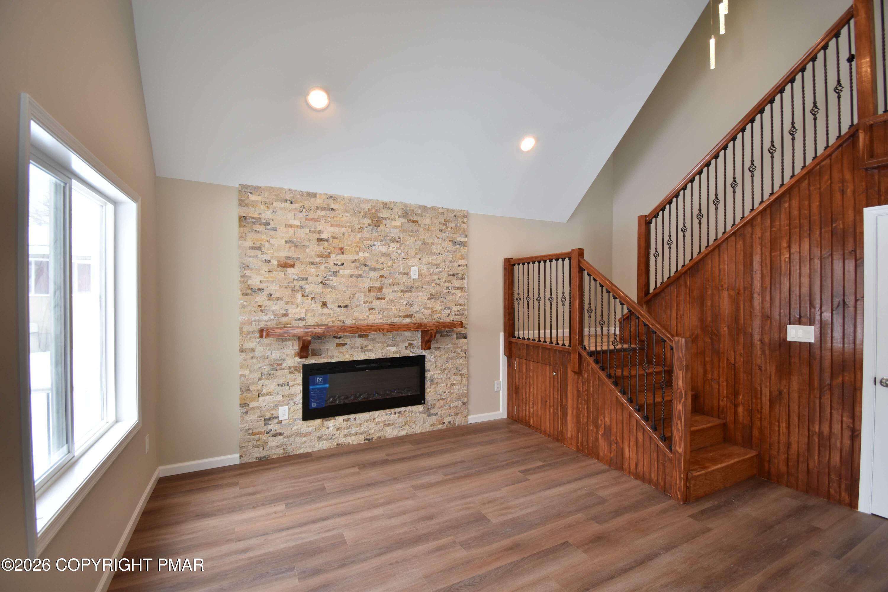 108 Stag Court Bushkill, PA 18324 - Photo 12 of 29 living