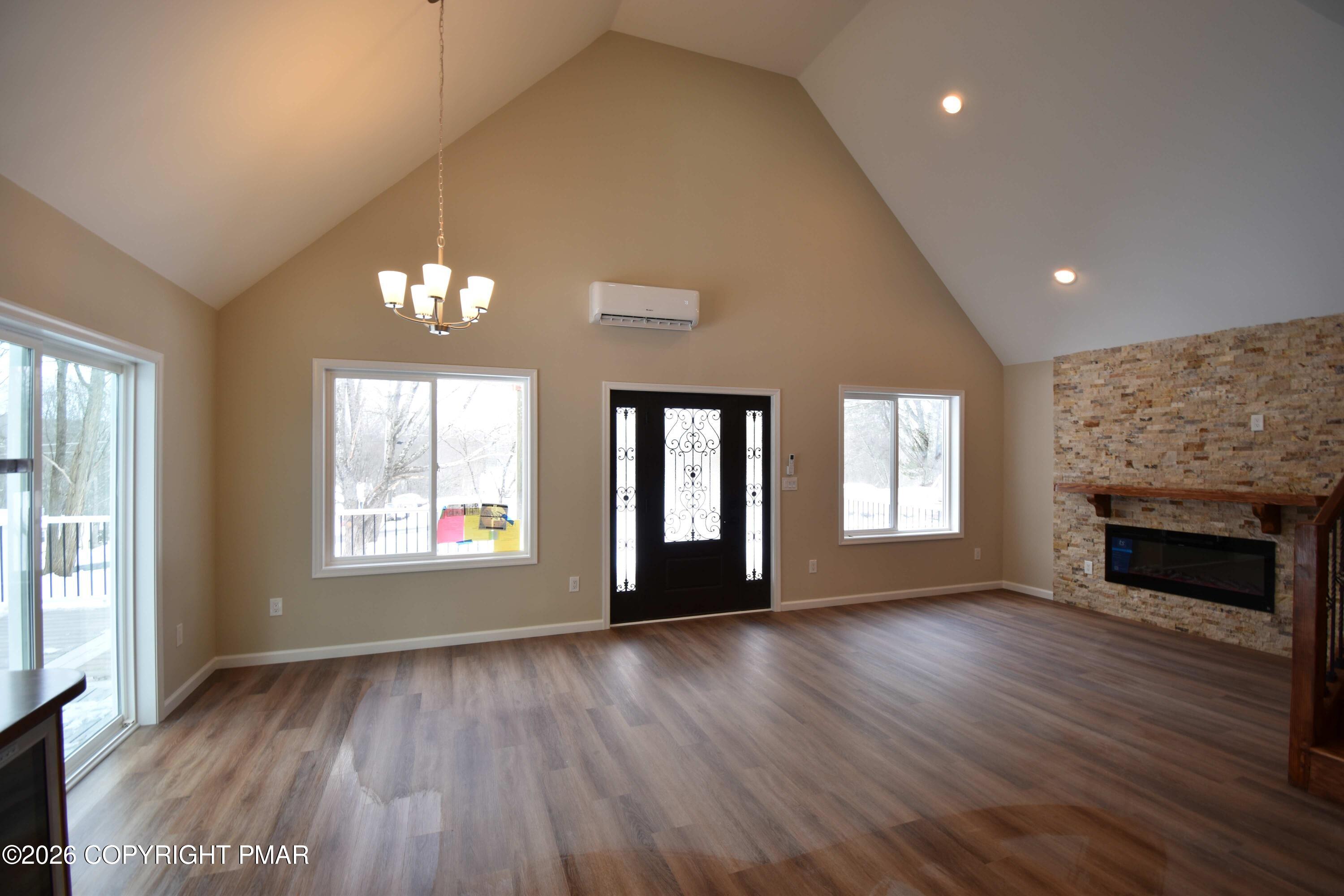 108 Stag Court Bushkill, PA 18324 - Photo 13 of 29 living