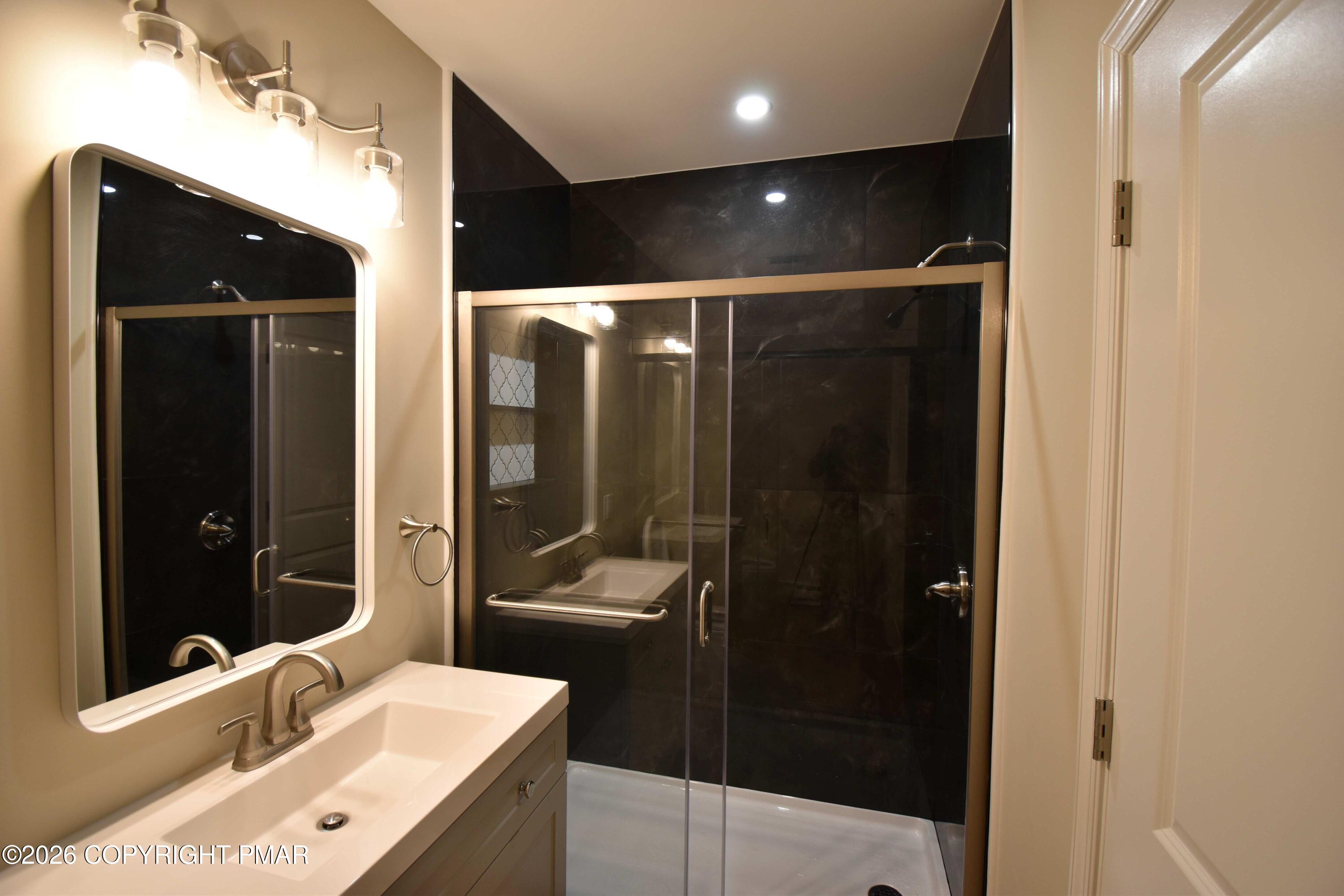 108 Stag Court Bushkill, PA 18324 - Photo 22 of 29 primary bath