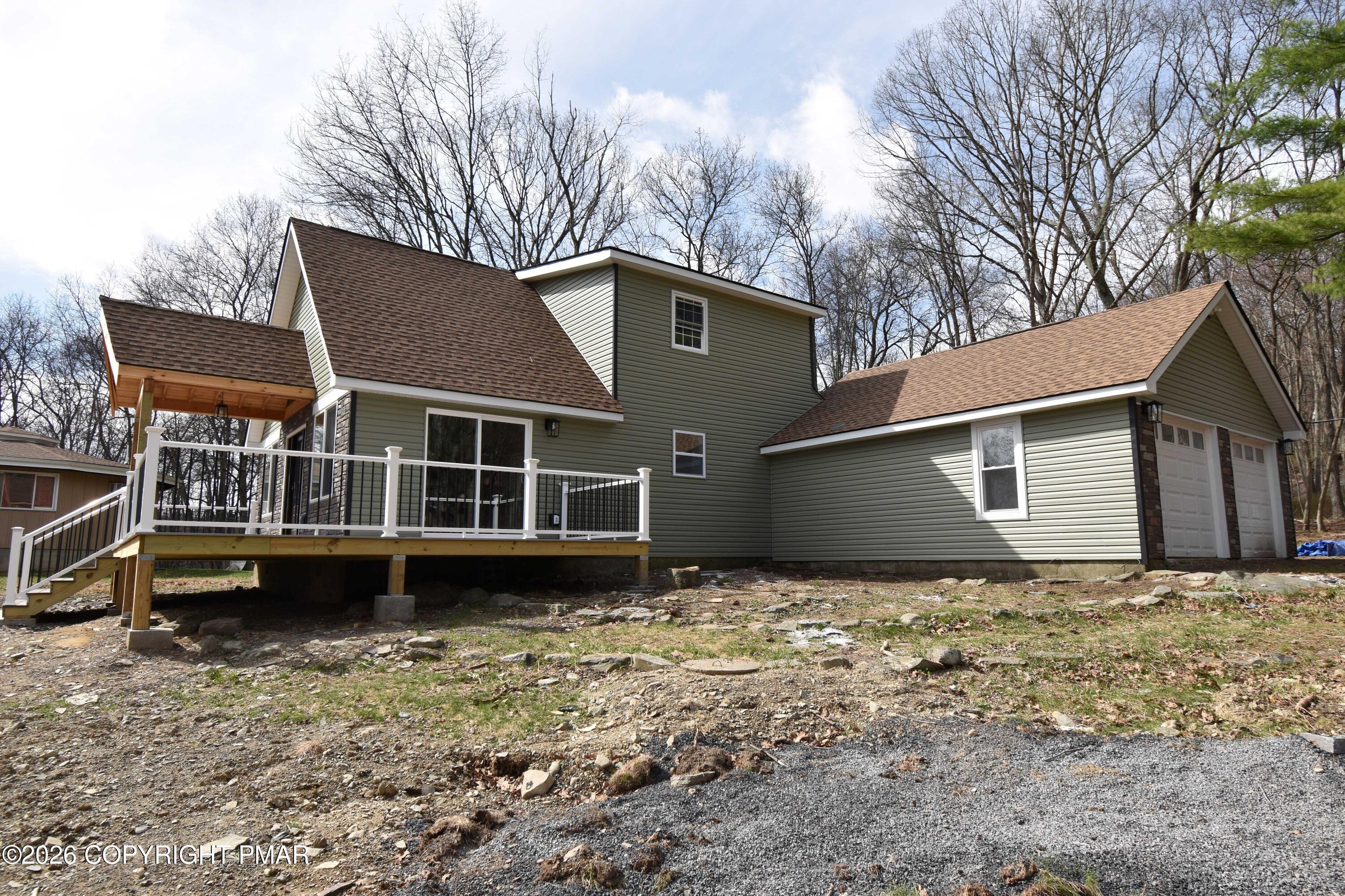 108 Stag Court Bushkill, PA 18324 - Photo 6 of 29 right side