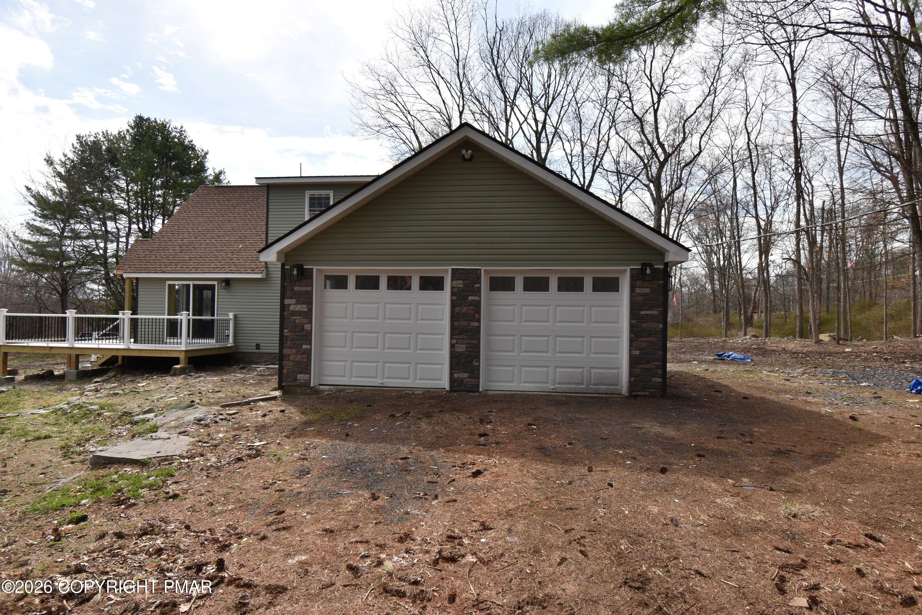 108 Stag Court Bushkill, PA 18324 - Photo 10 of 29 Garage