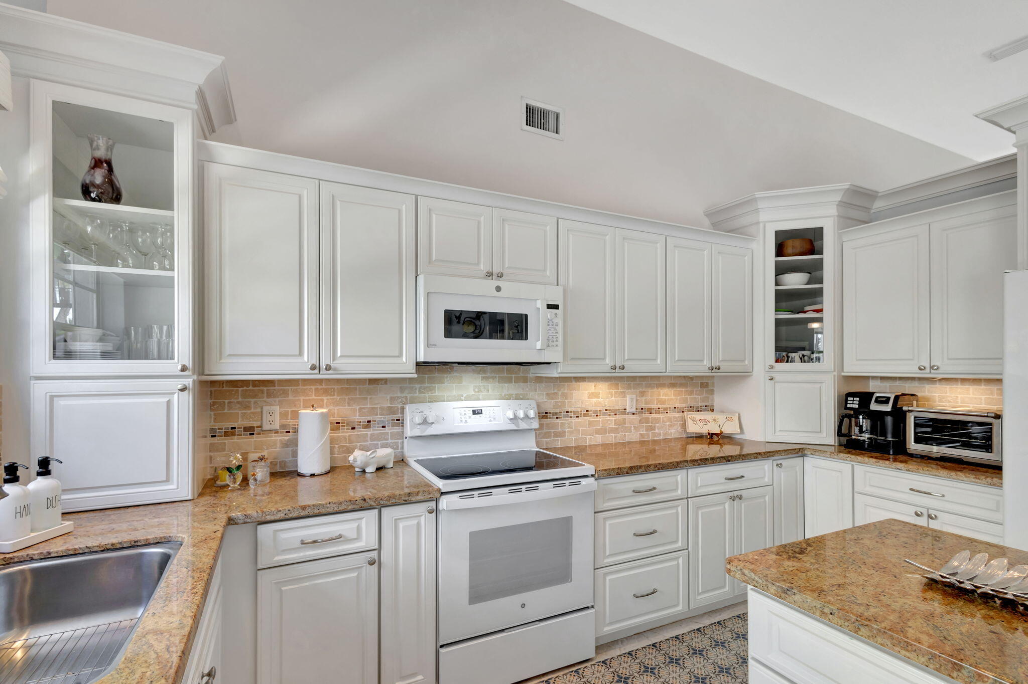 108 Eagleton Lane Palm Beach Gardens, FL 33418 - Photo 27 of 103 26-web-or-mls-5D1A8095