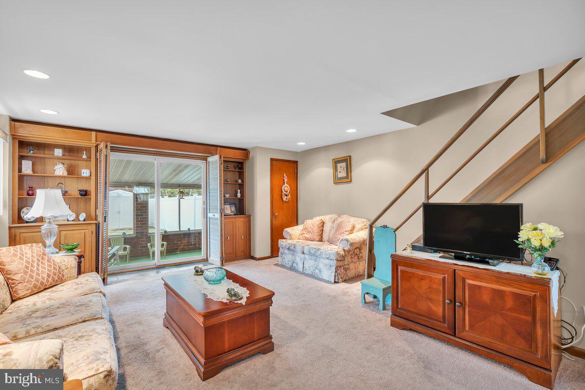 2823 Shelly Road Philadelphia, PA 19152 - Photo 4 of 39 Gallery Image 4