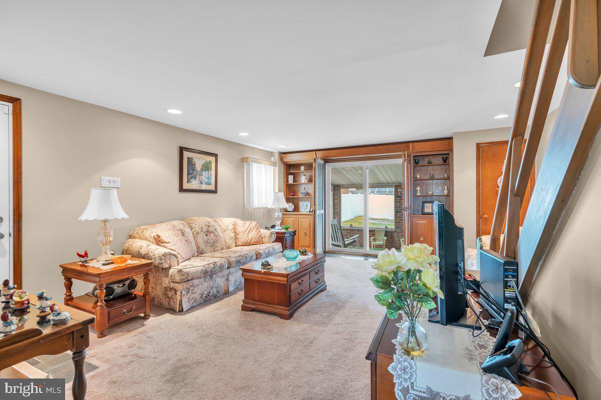 2823 Shelly Road Philadelphia, PA 19152 - Photo 6 of 39 Gallery Image 6