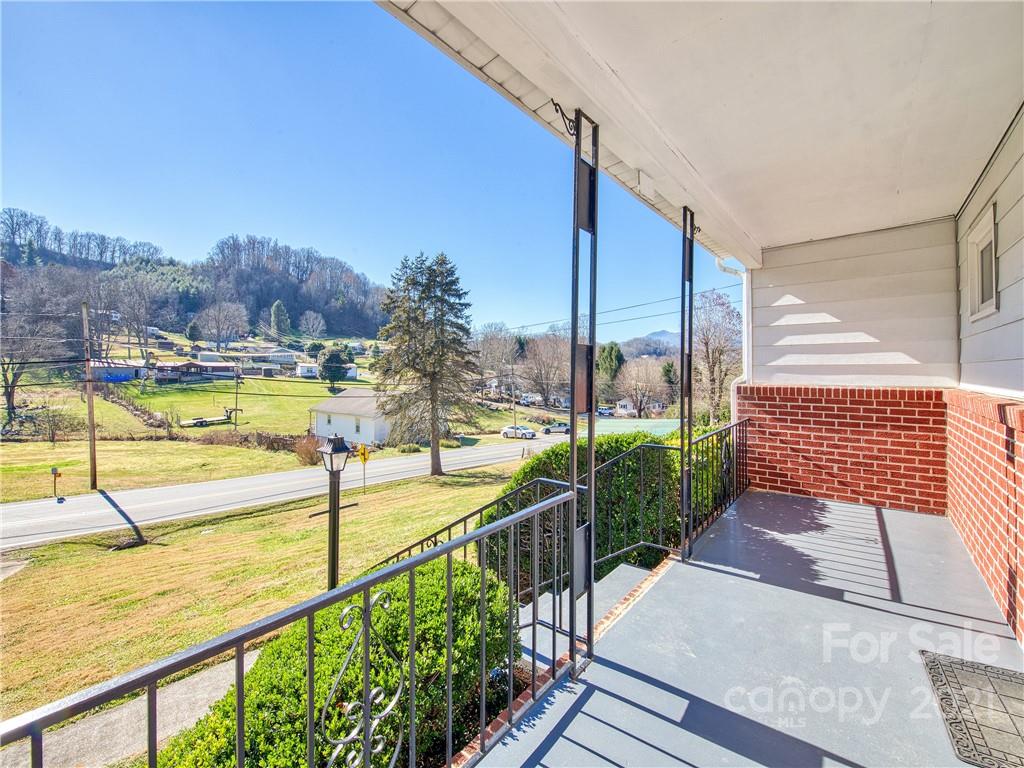 625 Ratcliff Cove Road Waynesville, NC 28786 - Photo 11 of 26 Gallery Image 11